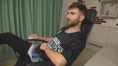 KyloEast live cam on Cam4