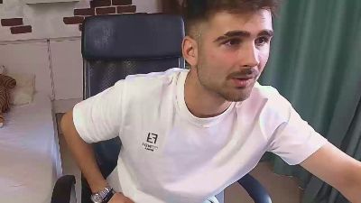 KyloEast live cam on Cam4