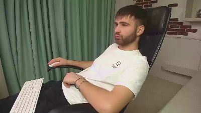 KyloEast live cam on Cam4