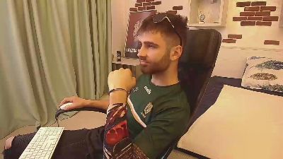 KyloEast live cam on Cam4