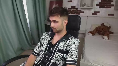 KyloEast live cam on Cam4