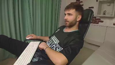 KyloEast live cam on Cam4