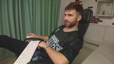 KyloEast live cam on Cam4