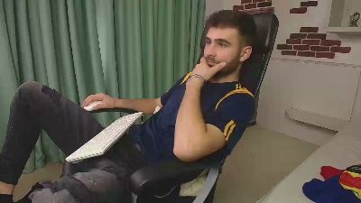KyloEast live cam on Cam4