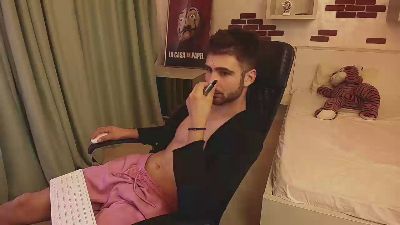 KyloEast live cam on Cam4