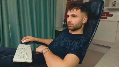 KyloEast live cam on Cam4