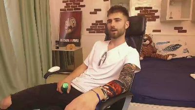 KyloEast live cam on Cam4