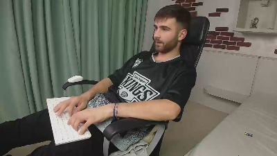 KyloEast live cam on Cam4