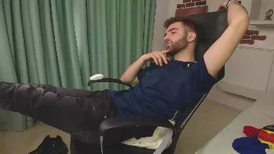 KyloEast live cam on Cam4