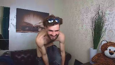 KyloEast live cam on Cam4