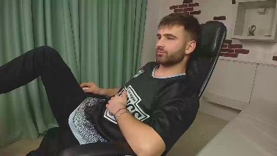 KyloEast live cam on Cam4