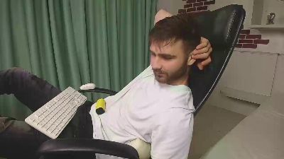 KyloEast live cam on Cam4