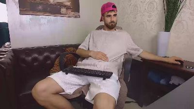 KyloEast live cam on Cam4