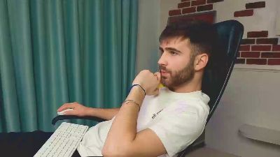 KyloEast live cam on Cam4