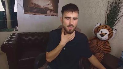 KyloEast live cam on Cam4