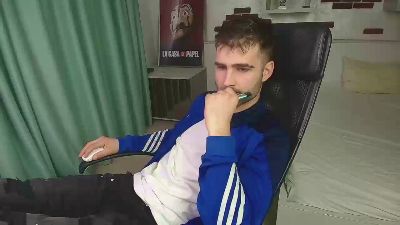 KyloEast live cam on Cam4