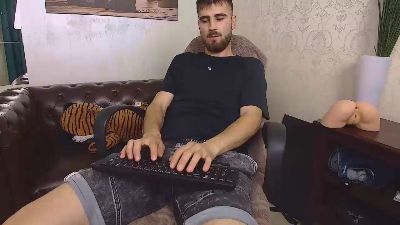 KyloEast live cam on Cam4
