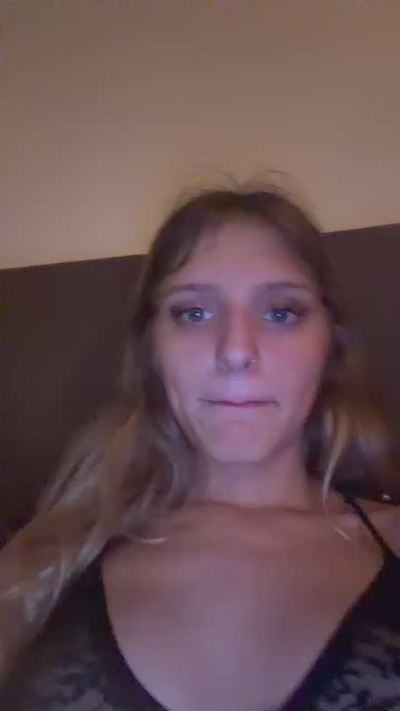 Kyndyl live cam on Cam4
