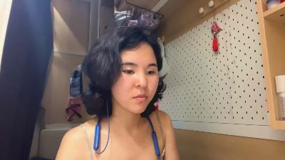 KyongOubre live cam on Cam4