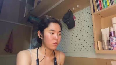 KyongOubre live cam on Cam4