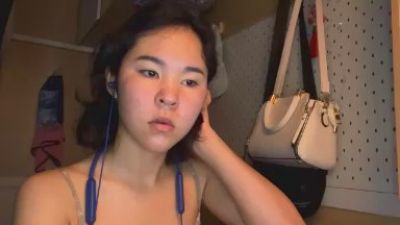 KyongOubre live cam on Cam4
