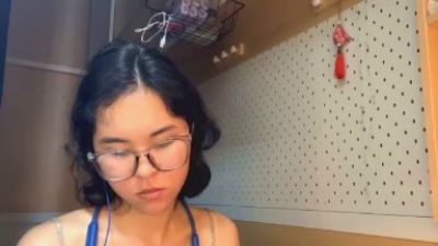 KyongOubre live cam on Cam4