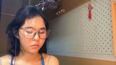 KyongOubre live cam on Cam4