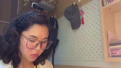 KyongOubre live cam on Cam4
