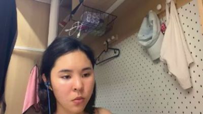 KyongOubre live cam on Cam4