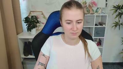 LOVE_xMegan live cam on Cam4
