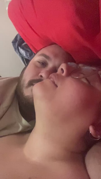 LaColoFree69 live cam on Cam4