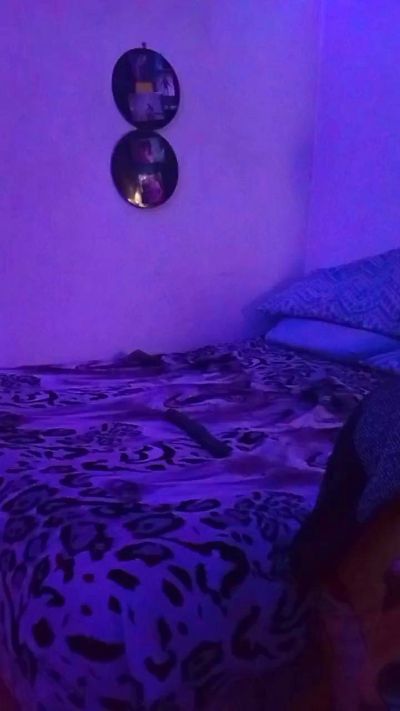 LaGuilleMiaw live cam on Cam4