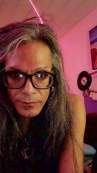 LaGuilleMiaw live cam on Cam4