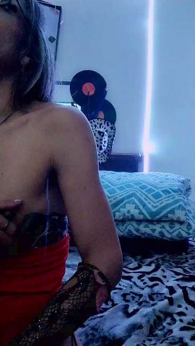 LaGuilleMiaw live cam on Cam4