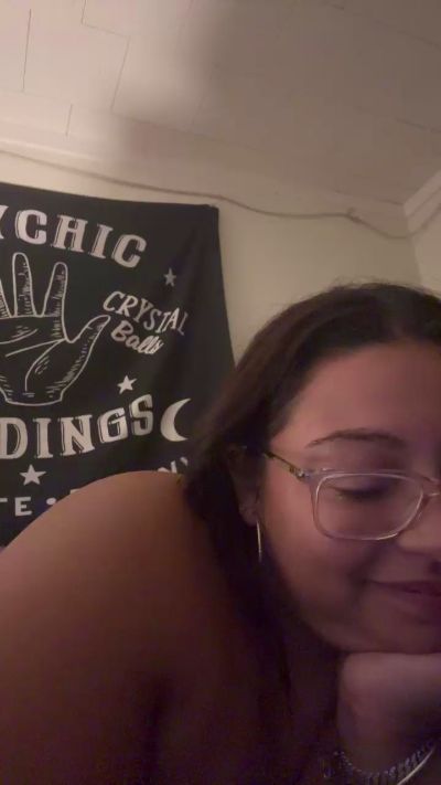 Labebecita_ live cam on Cam4