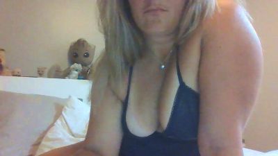 Lacadiz_60 live cam on Cam4