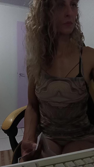 LadyCharlizie live cam on Cam4