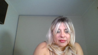 LadySuMilf live cam on Cam4