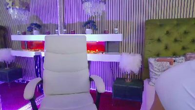 LadyTouch4u live cam on Cam4