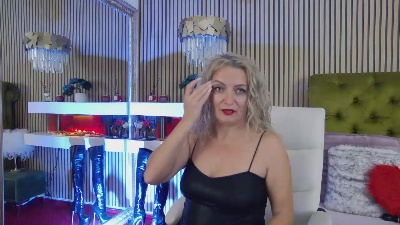 LadyTouch4u live cam on Cam4
