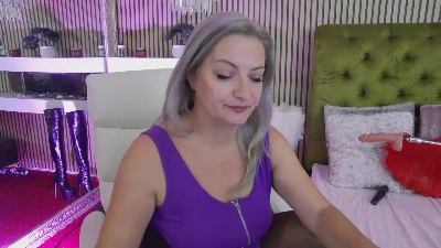 LadyTouch4u live cam on Cam4
