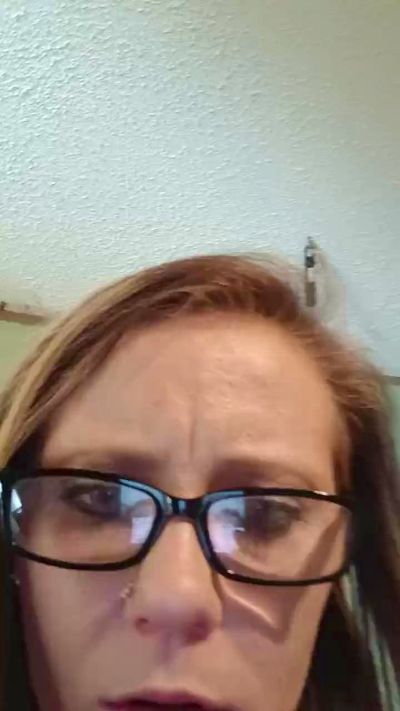 Ladyyharper_96 live from United States