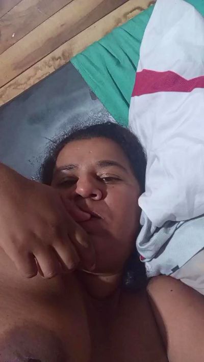 Lamamadora18 live cam on Cam4