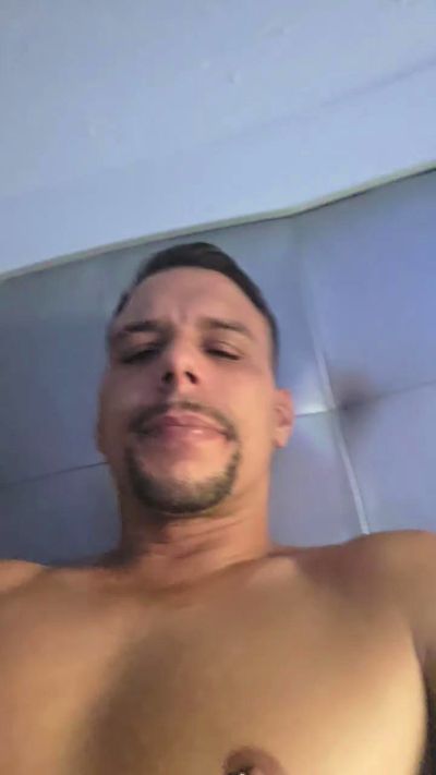 Lamaquina444 live cam on Cam4