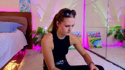 LannieShimo live cam on Cam4
