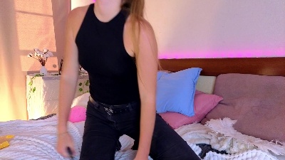 LannieShimo live cam on Cam4