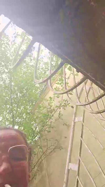 Laputedemadre live cam on Cam4