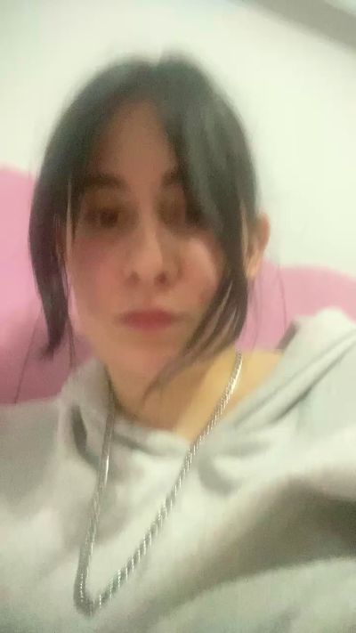 Lara_444 live cam on Cam4