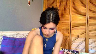 LaraeNeemann live cam on Cam4