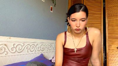 LaraeNeemann live cam on Cam4